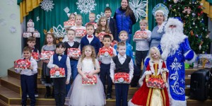 Волонтеры КПЭГ провели новогодние утренники для детей Кингисеппского района
